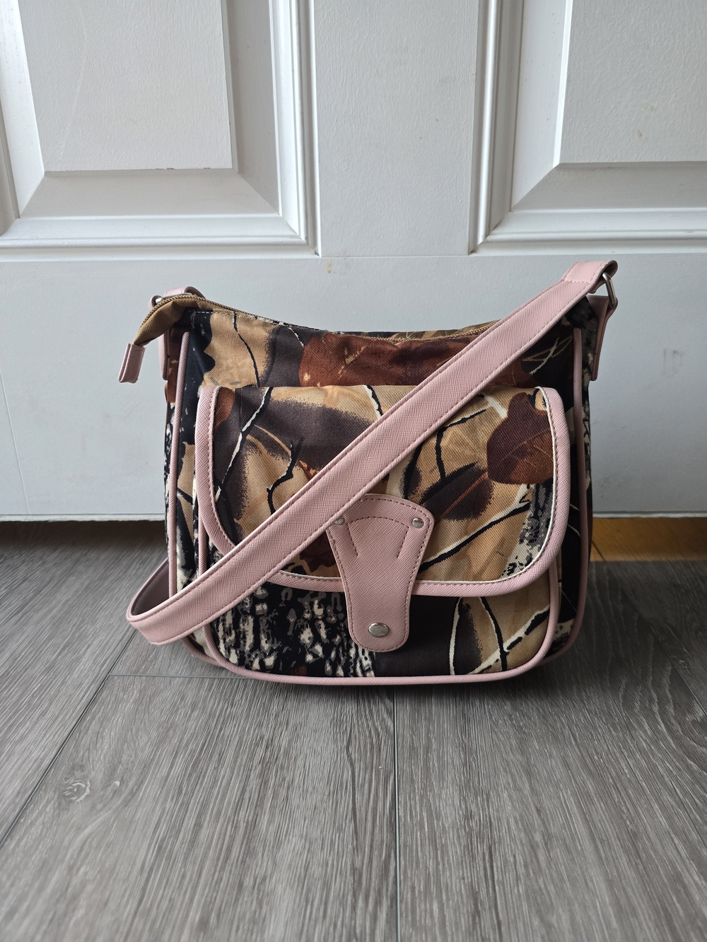 Woodland Creek Camo Crossbody Bag Pink Trim Autumn Leaf Print Snap Flap Pocket